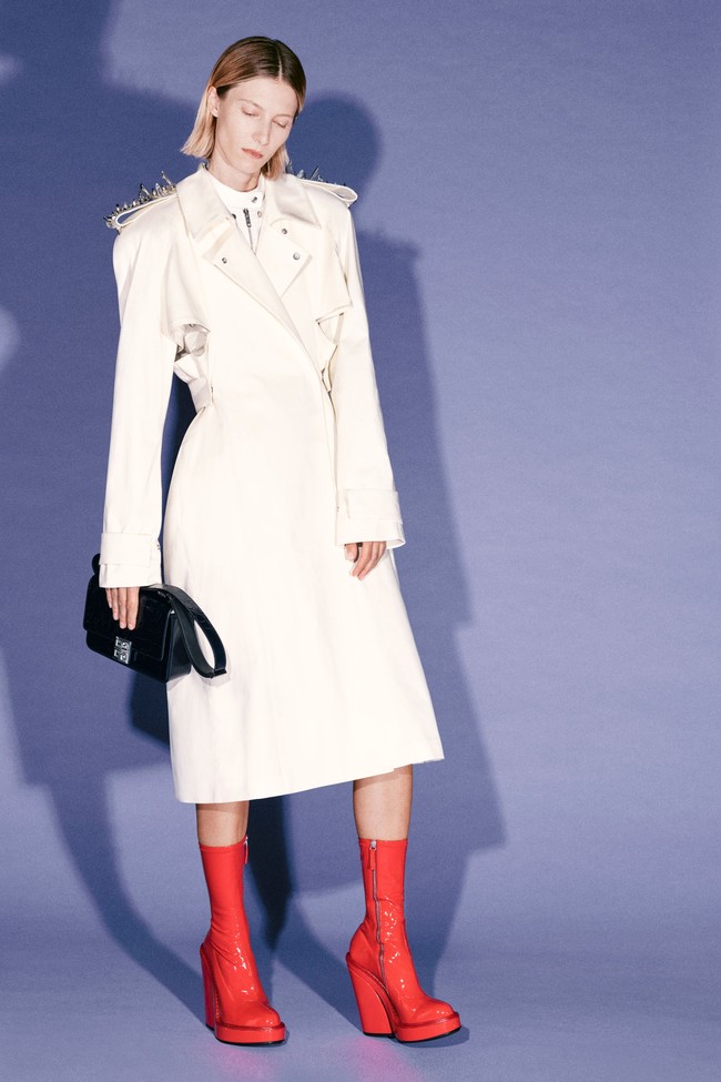 Creative Director Givenchy Matthew M. Williams menghadirkan koleksi pre fall 2021 Givenchy dengan sentuhan kemewahan yang timeless. Foto: dok. Givenchy.