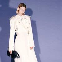 Creative Director Givenchy Matthew M. Williams menghadirkan koleksi pre fall 2021 Givenchy dengan sentuhan kemewahan yang timeless. Foto: dok. Givenchy.