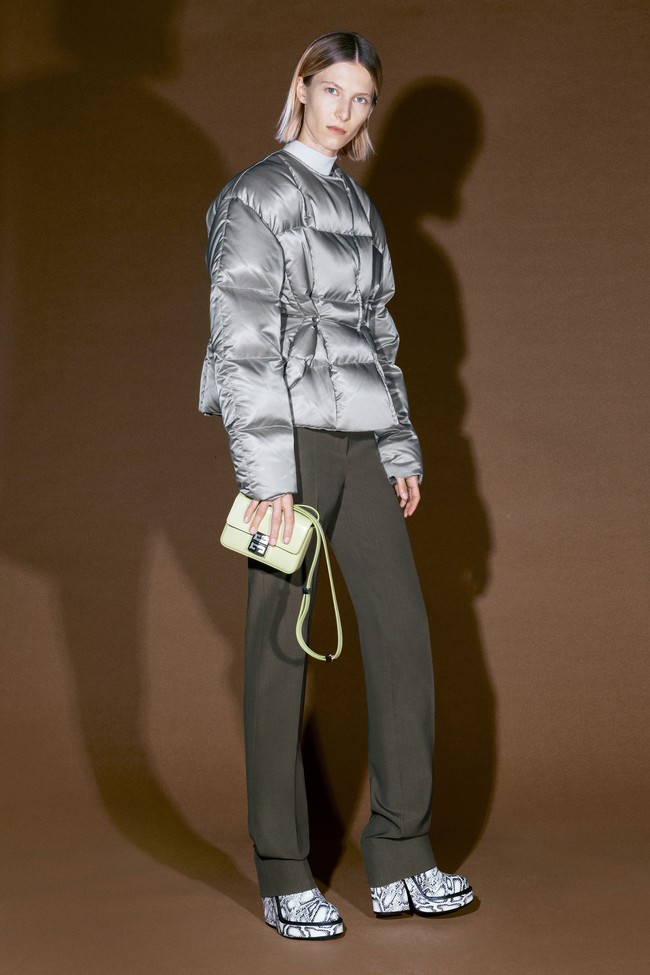 Creative Director Givenchy Matthew M. Williams menghadirkan koleksi pre fall 2021 Givenchy dengan sentuhan kemewahan yang timeless. Foto: dok. Givenchy.