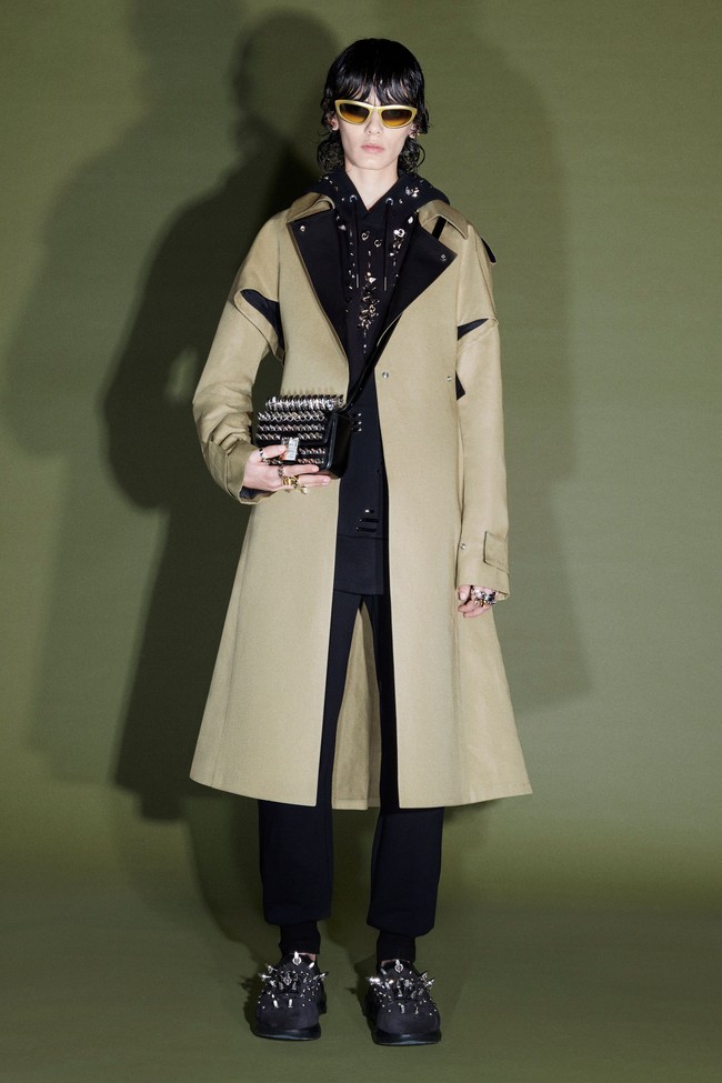 Creative Director Givenchy Matthew M. Williams menghadirkan koleksi pre fall 2021 Givenchy dengan sentuhan kemewahan yang timeless. Foto: dok. Givenchy.