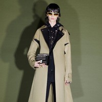 Creative Director Givenchy Matthew M. Williams menghadirkan koleksi pre fall 2021 Givenchy dengan sentuhan kemewahan yang timeless. Foto: dok. Givenchy.