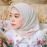 Rizky Billar menyatakan bahwa hubungannya dengan Lesti Kejora bukanlah setting-an atau palsu. NP : perasaan ga bisa di SETTING, tulisnya . Foto: Instagram @ lestykejora