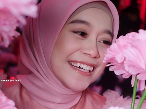 TOP 5: Lesti Wanita Tercantik Dunia, Gejala Corona Dewi Perssik