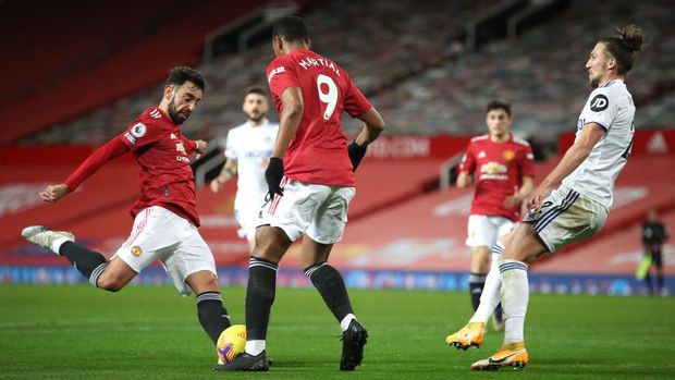 Manchester United MANCHESTER, ENGLAND - DECEMBER 20: Bruno Fernandes of Manchester United scores their team's third goal during the Premier League match between Manchester United and Leeds United at Old Trafford on December 20, 2020 in Manchester, England. The match will be played without fans, behind closed doors as a Covid-19 precaution. (Photo by Nick Potts - Pool/Getty Images)