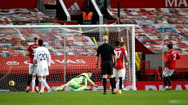 Manchester United MANCHESTER, ENGLAND - DECEMBER 20: Victor Lindelof of Manchester United scores their team's fourth goal during the Premier League match between Manchester United and Leeds United at Old Trafford on December 20, 2020 in Manchester, England. The match will be played without fans, behind closed doors as a Covid-19 precaution. (Photo by Clive Brunskill/Getty Images)