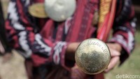 Sejumlah barang pusaka milik Raja Malaka ini sudah berumur ratusan tahun barang tersebut berasal dari jaman penjajahan Portugis, Belanda dan Jepang.