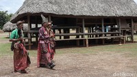 Barang-barang tersebut berasal dari jaman penjajahan Portugis, Belanda dan Jepang.