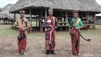 Raja Malaka Kloit Tey (tengah) menjaga benda pusaka tersebut dengan baik, sebab banyak orang dari mancanegara menginginkan benda tersebut.