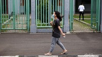 Olahraga pagi yang dilakukan rutin setiap hari tersebut untuk meningkatkan imunitas tubuh selama menjalankan isolasi.