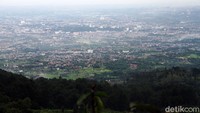 Seusai hujan, suasana kota Bogor terlihat cerah.