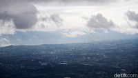 Tidak hanya kawasan Taman Nasional Halimun-Salak, beberapa tempat seperti kawasan Taman Nasional Gunung Gede-Pangrango juga menjadi alternatif bagi para pendaki untuk menikmati suasana pegunungan