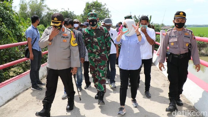 Pemkab Bojonegoro akan membangun jembatan baru untuk akses warga Bojonegoro dan Tuban. Jembatan itu akan menghubungkan Kecamatan Boureno (Bojonegoro) dan Plumpang (Tuban).