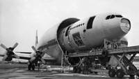 Versi baru ini menarik minat dari luar negeri. Pesaing utama Boeing, Airbus, akan meluncurkan pesawat berbadan lebar bermesin ganda pertamanya, A300, cikal bakal Airbus Beluga.