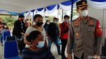 Potret Antrean Penumpang Rapid Test Antigen di Bandara Soetta