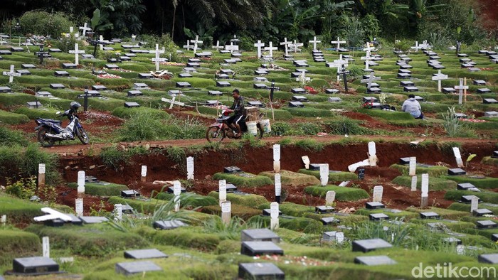 TPU Pondok Ranggon selama ini menyediakan lahan khusus untuk pemakaman jenazah terkait COVID-19. Kini lahan pemakaman di TPU tersebut kian penuh.