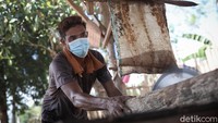 Selain dikirim ke Betun, Kayu jati ini dijual sampai ke Jepara dan Surabaya.  