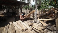 Pada pandemi seperti ini, penjualan kayu jati ini sempat turun drastis.  