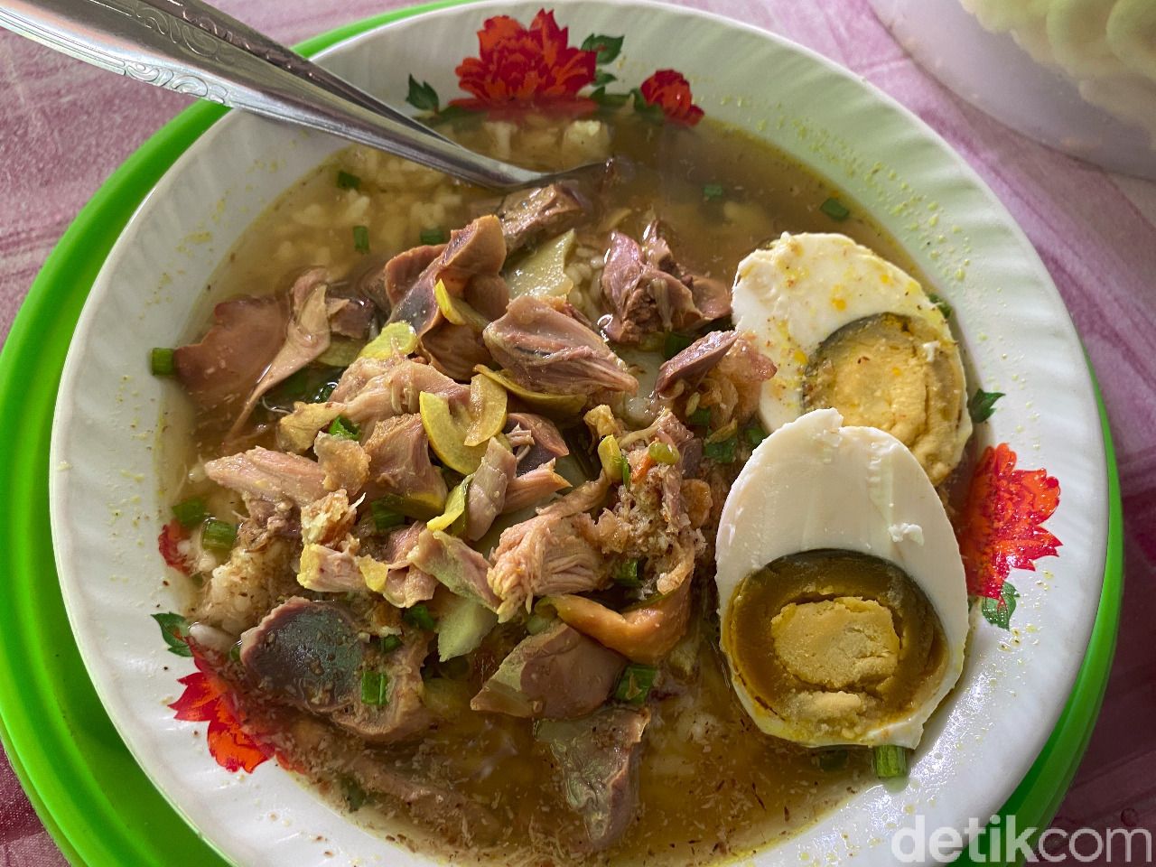 Cicip Soto Ayam Kampung Pak Hasyim di Banyuwangi