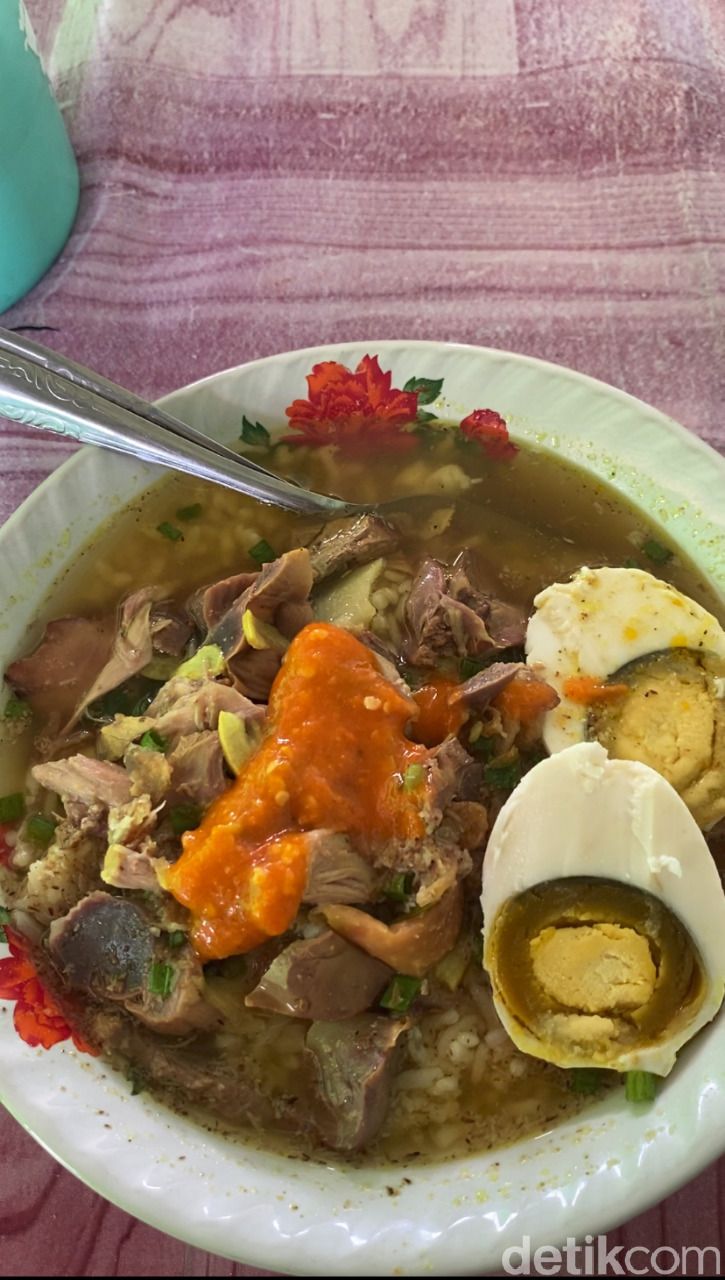 Cicip Soto Ayam Kampung Pak Hasyim di Banyuwangi