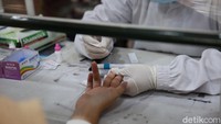 Rapid test dilakukan untuk mengendalikan penularan virus Corona.