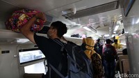 Arus mudik Natal dan Tahun Baru melalui Stasiun Pasar Senen ke sejumlah daerah di Jawa mulai mengalami peningkatan.