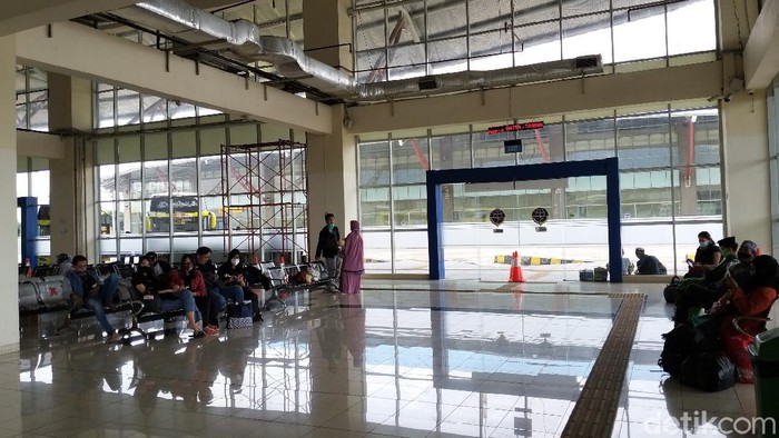 Suasana Terminal Pulogebang masih sepi empat hari jelang Natal 2020