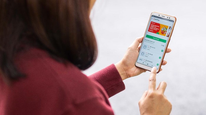Kolaborasi Telkomsel Gojek mulai mewujudkan investasi tersebut untuk mendukung transformasi digital di sektor Usaha Mikro Kecil dan Menengah (UMKM) dan informal.