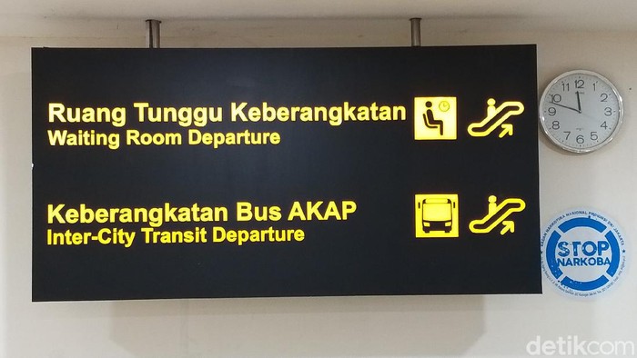 Terminal Pulogebang jelang libur Natal 2021