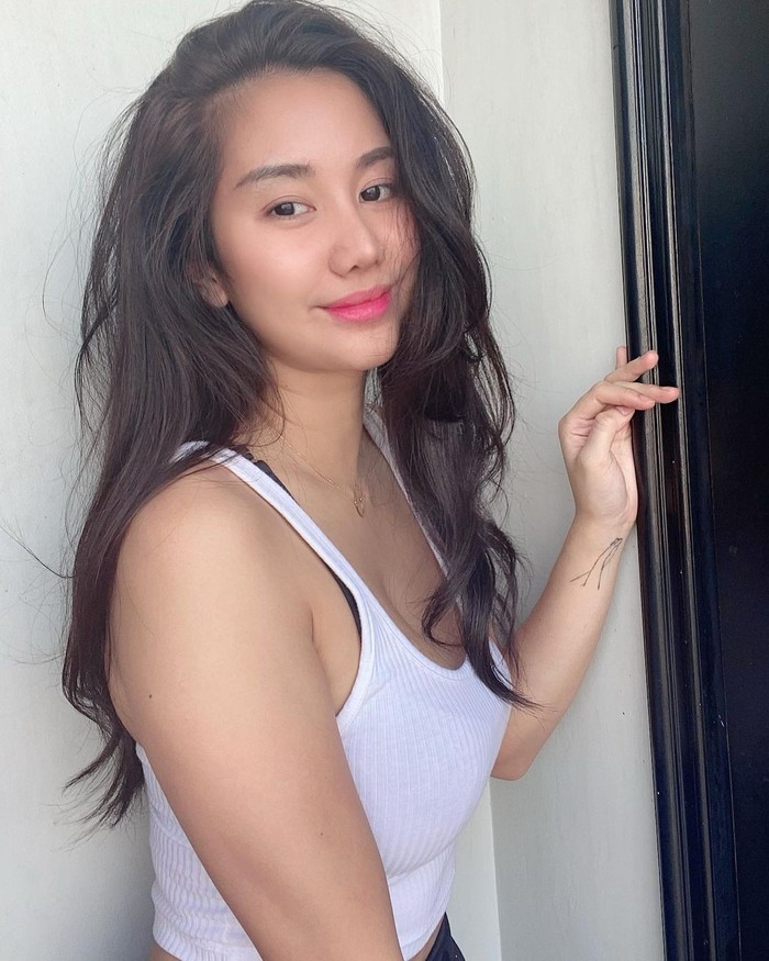 10 Foto Chika Kinsky Sang Pecinta Wanita Chika Kinsky bikin pengakuan bahwa dia pacaran dengan seorang model perempuan bernama Yumi Kwandy. Begini potret Chika Kinsky sang pecinta wanita.