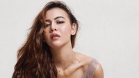 Ratu Rizky Nabila mengunggah video berciuman dengan sang suami ke Instagram. (Foto: dok. Instagram @raturn) 