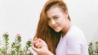 Dia pun mengaku tak ingin dekat-dekat dengan suami karena ogah mencium aroma tubuh Alfath. (Foto: dok. Instagram @raturn) 