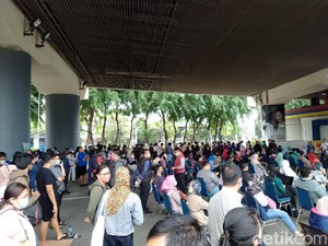 Antrean Rapid Test Antigen Nyaris 1.000 Orang di Gambir, Ini 3 Faktanya