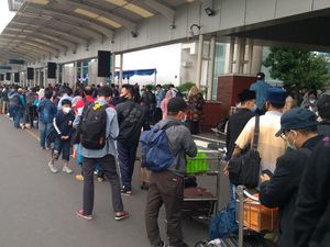 Antrean Mengular, Penumpang Disarankan Rapid Antigen Selain di Bandara-Stasiun