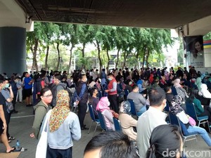 Antrean Rapid Test Antigen di Gambir Membludak, Apa Kata KAI?