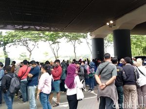 Masih Pagi, Hampir 1.000 Orang Antre Tes Antigen di Stasiun Gambir