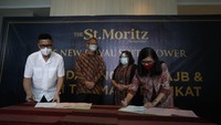 Serah terima untuk bangunan hunian apartemen tersebut, ditandai dengan penandatanganan dan serah terima simbolis sertifikat unit The New Royal Suites Tower oleh notaris kepada enam perwakilan pemilik unit.