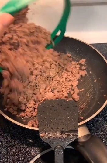 Daging Cincang Dibilas Air Setelah Matang