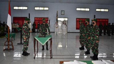 Danrem 071 /Wijayakusuma Lantik Kasi Intel dan Kasi Ren Banyumas