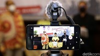 Dalam Pilgub Kalsel, rapat pleno KPU Kalsel terkait rekapitulasi hasil penghitungan suara Pilgub Kalsel 2020 yang digelar Kamis malam sempat ditunda hingga Jumat (18/12). Rapat pleno ditunda lantaran Sirekap bermasalah. Dari hasil rapat pleno, KPU Kalsel menetapkan total perolehan suara pasangan Sahbirin-Muhidin sebanyak 851.822 suara. Sementara pasangan nomor urut 2, Denny Indrayana-Difriadi Derajat mengantongi 843.695 suara. Selisih suara keduanya 8.127 suara.