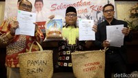 Calon gubernur-wakil gubernur Kalimantan Selatan (Kalsel), Denny Indrayana-Difriadi, menggugat KPU Kalsel ke Mahkamah Konstitusi (MK). 