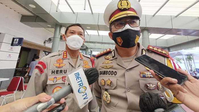 Dirlantas Polda Metro Jaya Kombes Sambodo Purnomo Yugo di Stasiun Senen