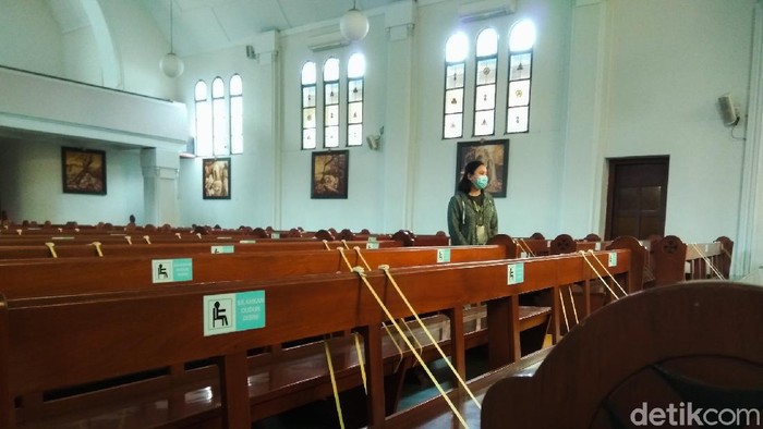Gereja di Cimahi siapkan protokol kesehatan secara ketat jelang peryaan Natal.