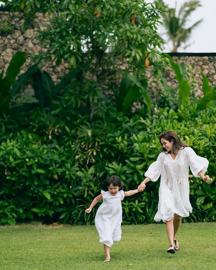 Gisel hingga Lesty Kejora Nikmati Momen Hari Ibu Gisel hingga Lesty Kejora Nikmati Momen Hari Ibu
