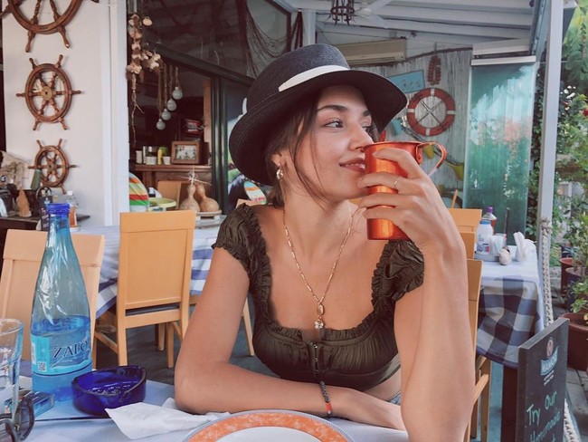 Inilah pesona Hande Ercel yang memang mempunyai daya tarik wajah yang memikat.  Foto: dok. Instagram