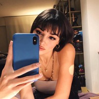 Hande Ercel mengalahkan wanita cantik lainnya seperti Angelina Jolie, Barbara Palvin, Angelina Jolie, hingga Lisa BLACKPINK. Foto: dok. Instagram