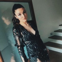 Wanita 27 tahun itu memulai karier di dunia hiburan sebagai ratu kecantikan. Hande pernah mendapatkan penghargaan Miss Civilization of the World 2012, dan finalis Miss Turkey 2012.  Foto: dok. Instagram