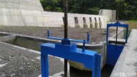 Sementara itu, Kepala Desa Krogowanan Sugiyono menambahkan, pembangunan ini atas aspirasi warga desa yang disampaikan kepada anggota DPR RI Sujadi. Kemudian, pemanfaatan dari sabo dam yang berada di Desa Kapuhan khusus di wilayah Desa Krogowanan ada sekitar 80 hektare lahan pertanian. Kemudian, Kapuhan sekitar 20 hektare, Butuh sekitar 10 hektare dan Jati sekitar 10 hektare.