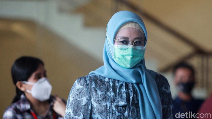 KPK memanggil istri Menteri Kelautan dan Perikanan (KKP) nonaktif Edhy Prabowo, Iis Rosyita Dewi, terkait kasus suap ekspor benih lobster atau benur.