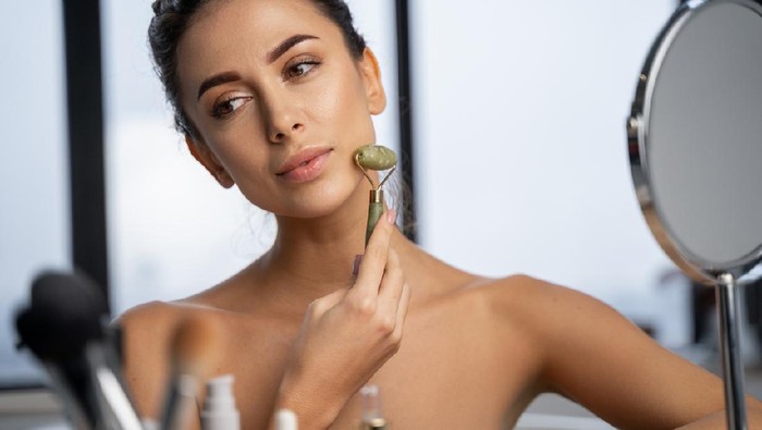 Apa Itu Tren TikTok Gua Sha? Viral Bikin Wanita Sadar Kena Kanker Kulit