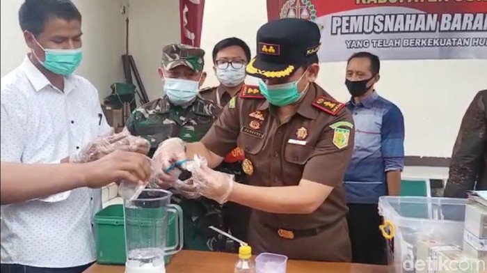Kejari Sukabumi Musnahkan Barang Bukti Uang Palsu dan Narkoba